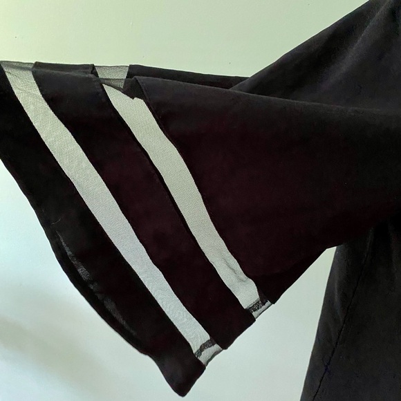 Elegant Black Women's Top Size Small - Picture 3 of 7